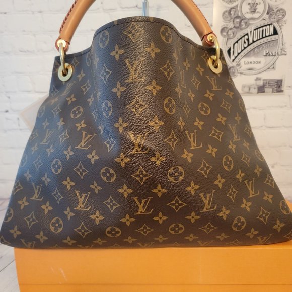 ❌❌ SOLD ❌❌ Louis Vuitton Artsy in Monogram - Picture 3 of 16